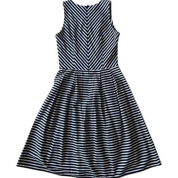 2 for $70 + Free shipping ⭐️ Pleated Dress. White and Navy Blue - Picture 4 of 5